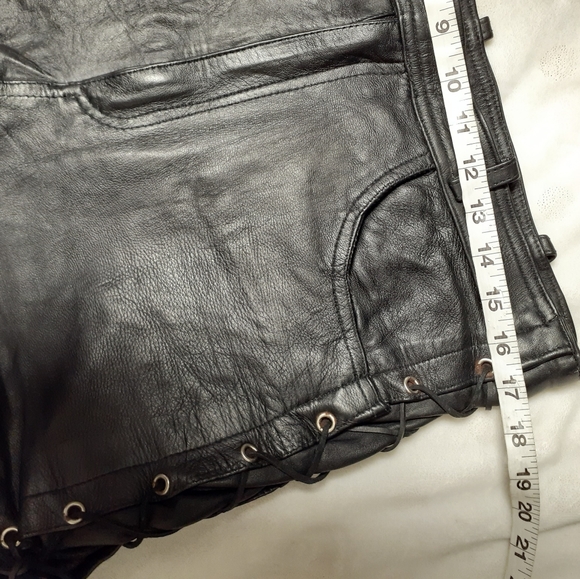 Leather shorts - Picture 7 of 8